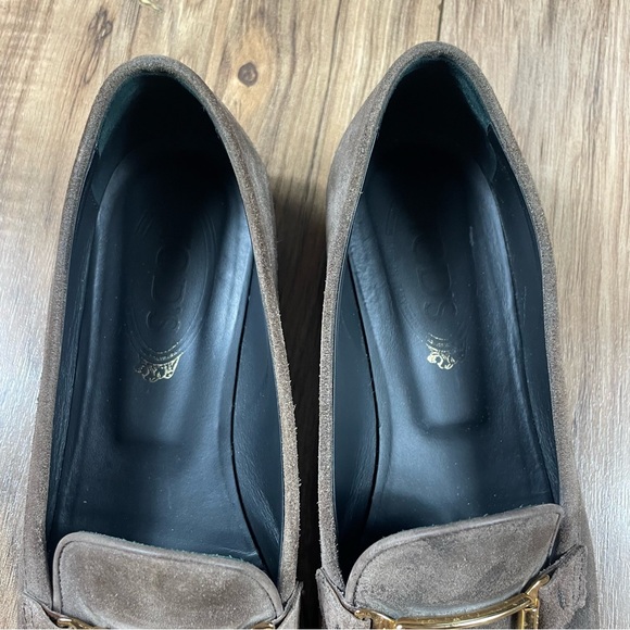 TOD’S Loafers Slip On Gold Hardware Brown Suede Size 8.5 Women’s - Picture 4 of 9